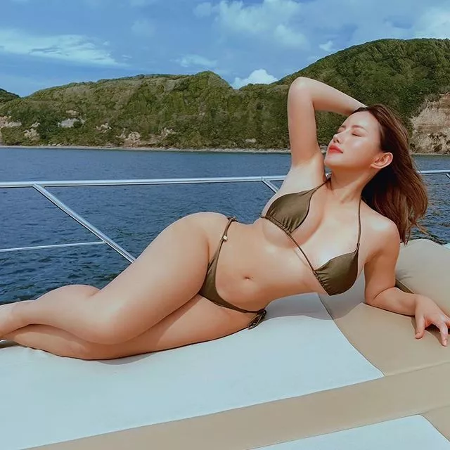 Maria in sexy bikini