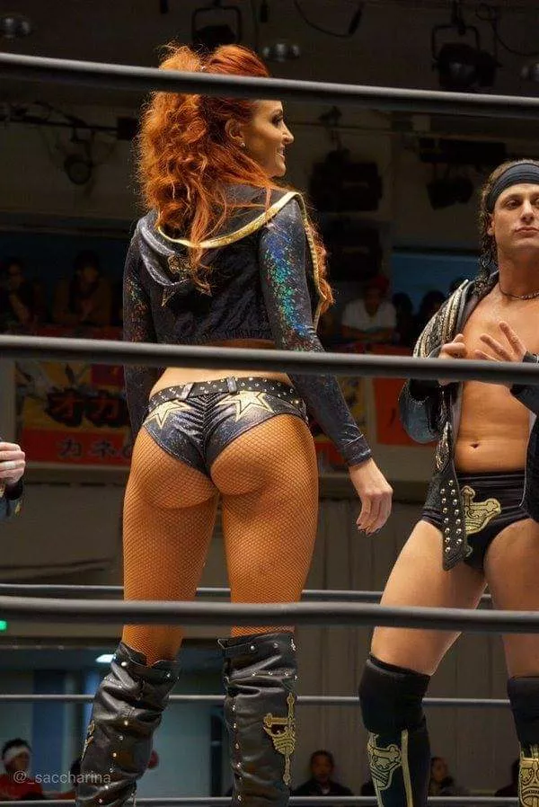 Maria Kanellis ass got all the attention in New Japan Pro Wrestling.