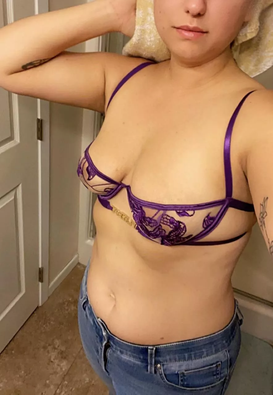 Married, midwestern, mom of 2. Behind closed, sometimes even open ones 😉, we like to have a lot of fun🍍🍍 toys🍆 squirting💦 kink⛓ I will try anything in the name of pleasure ☺️ shoot me your requests 💌 Let’s have some fun 🤩 lin