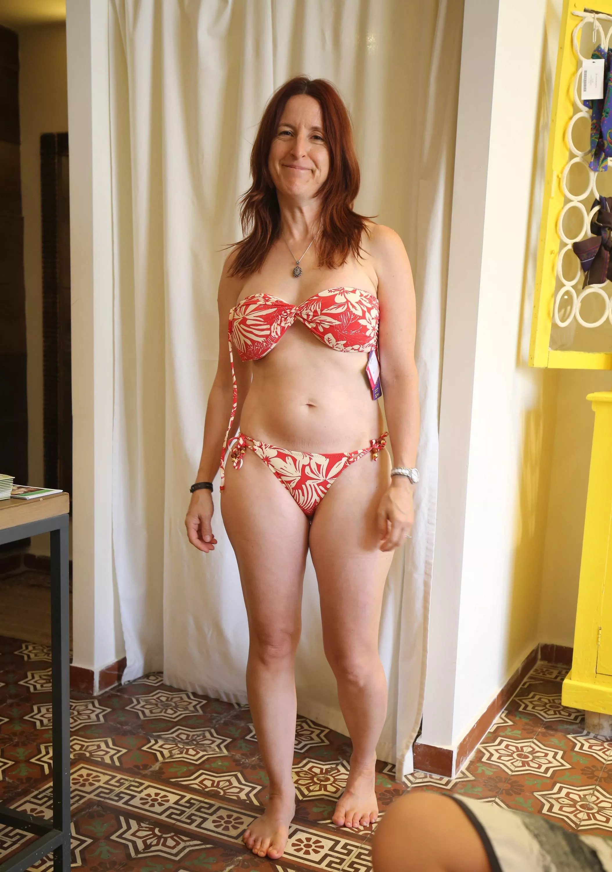 Mature milf in bikini 👙