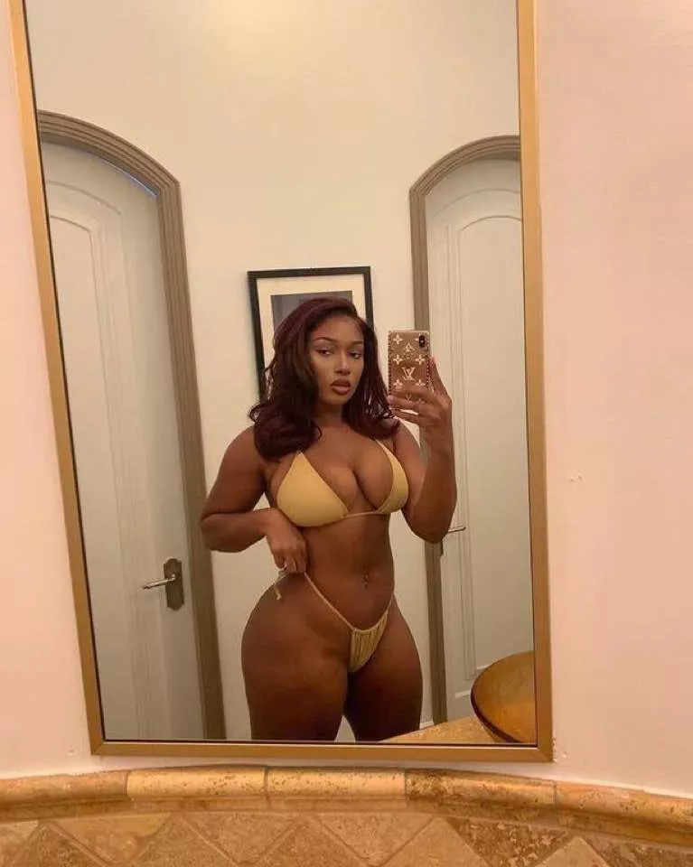 Megan thee stallion is quickly becoming one of my favorite babes !