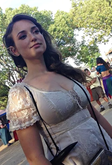 Milana Vayntrub