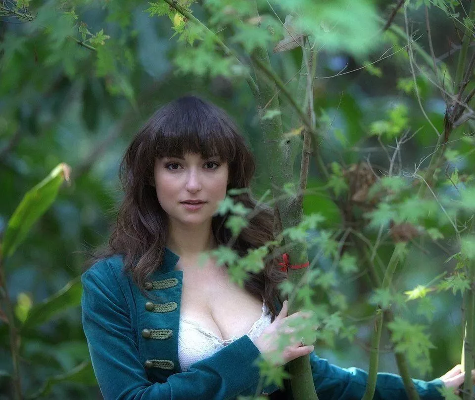 Milana Vayntrub