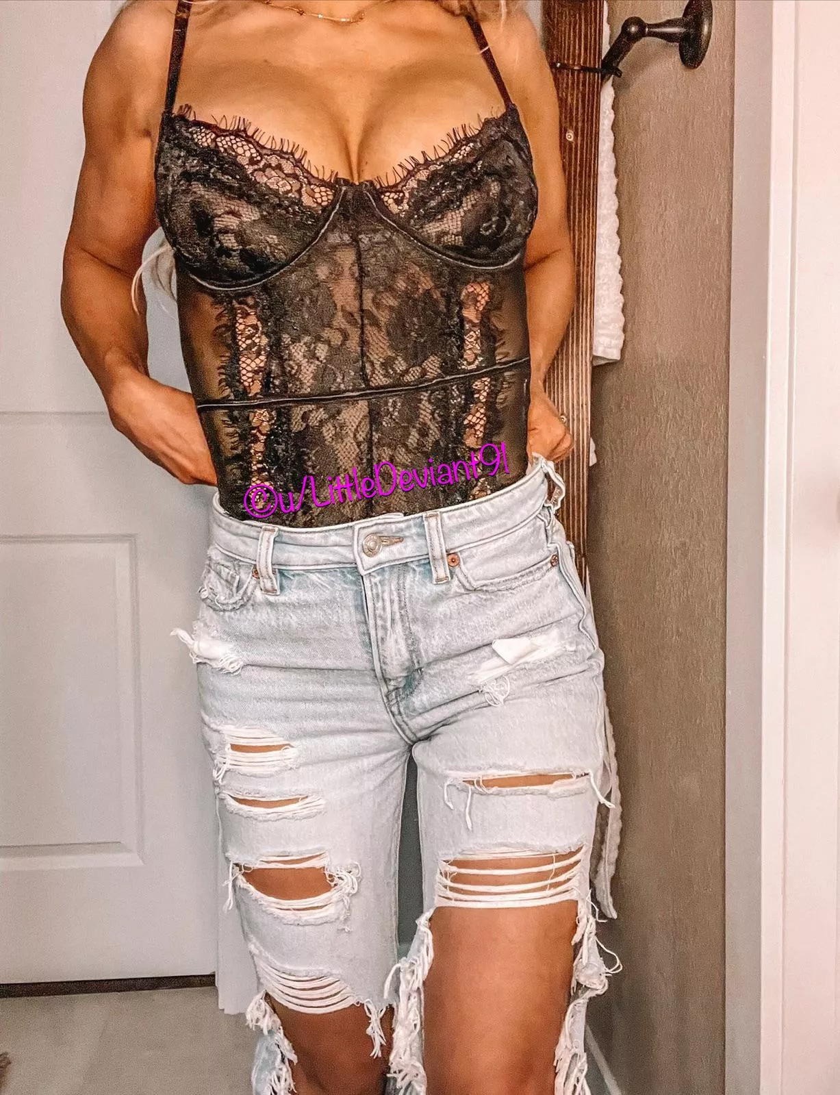 Milf in lace and jeans anyone? 💋