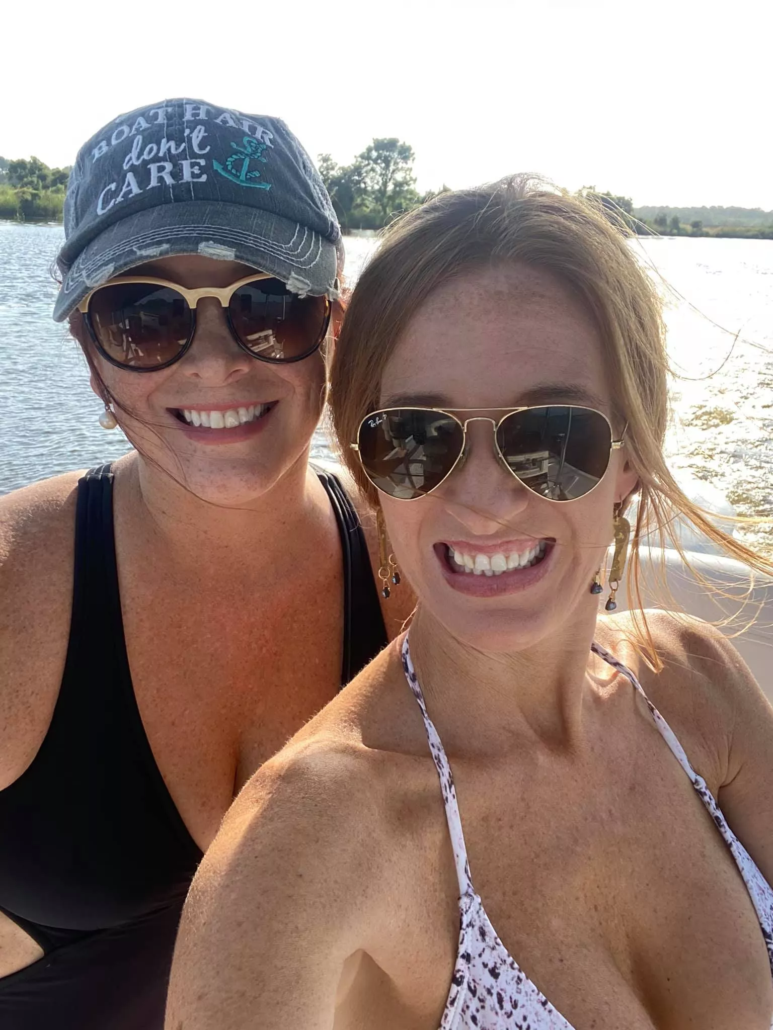 Milfs on aboat