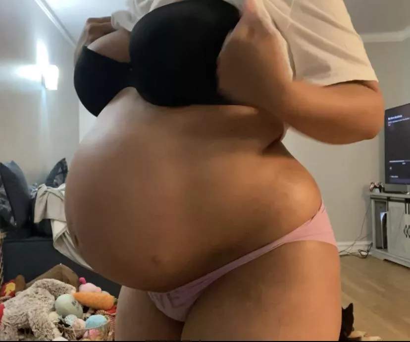 Missing my pregnant body have some customs Iâ€™d like to share are you interested ðŸ˜‰ DM me