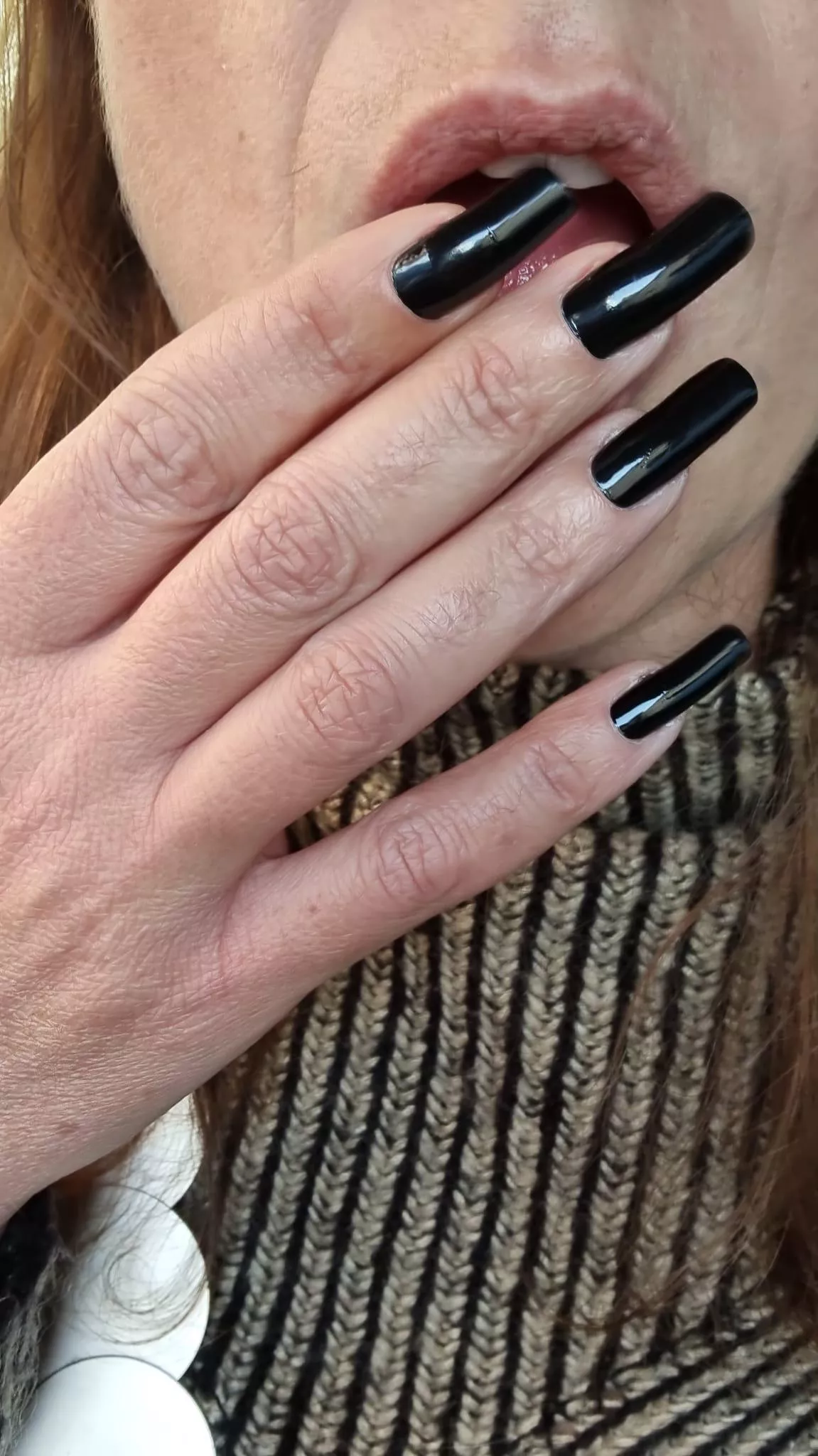 mmmmm i like to lick cum under my nails💅🖤