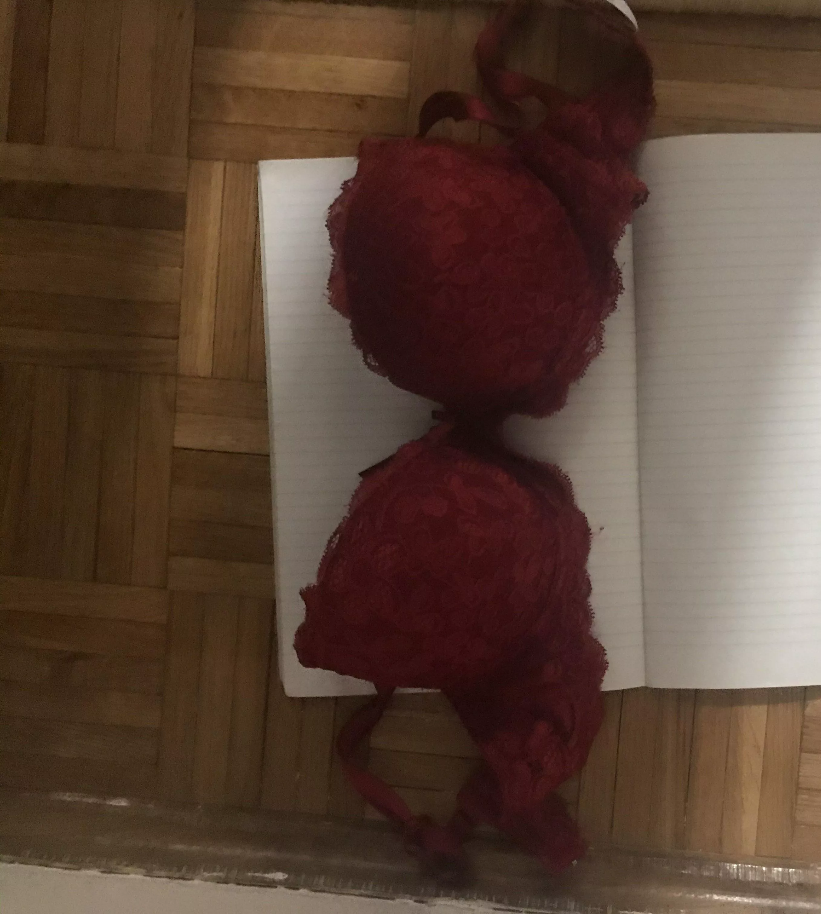 Moms bra 36C, if you wanna swap moms underwear DM !!