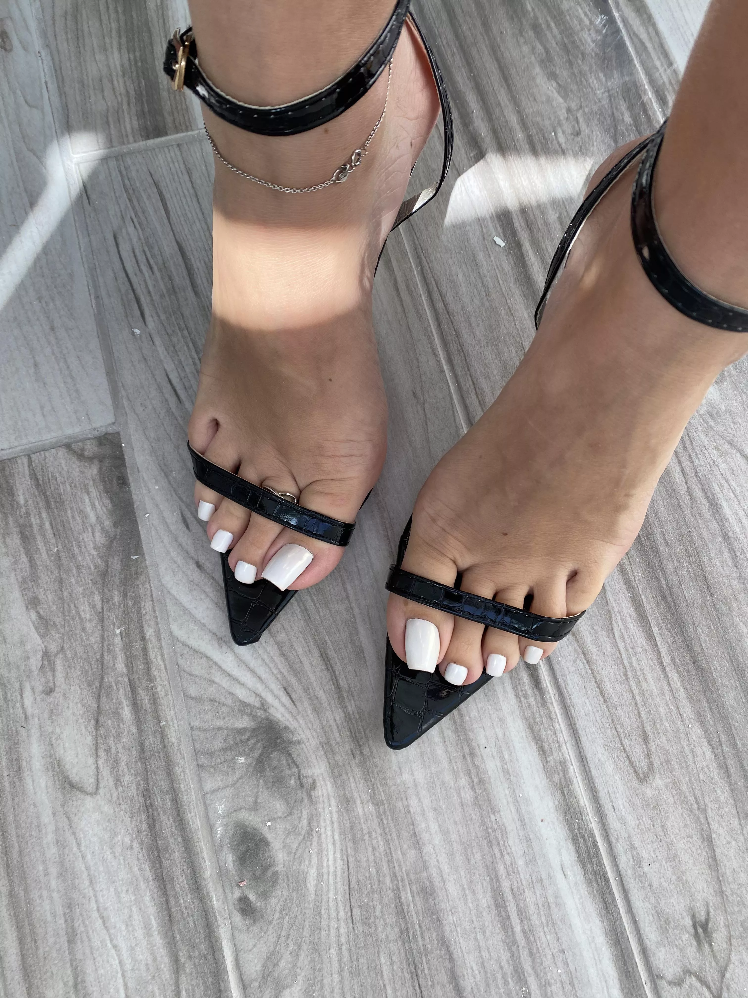 More beautiful heels ðŸ¤ðŸ–¤ðŸ¥°