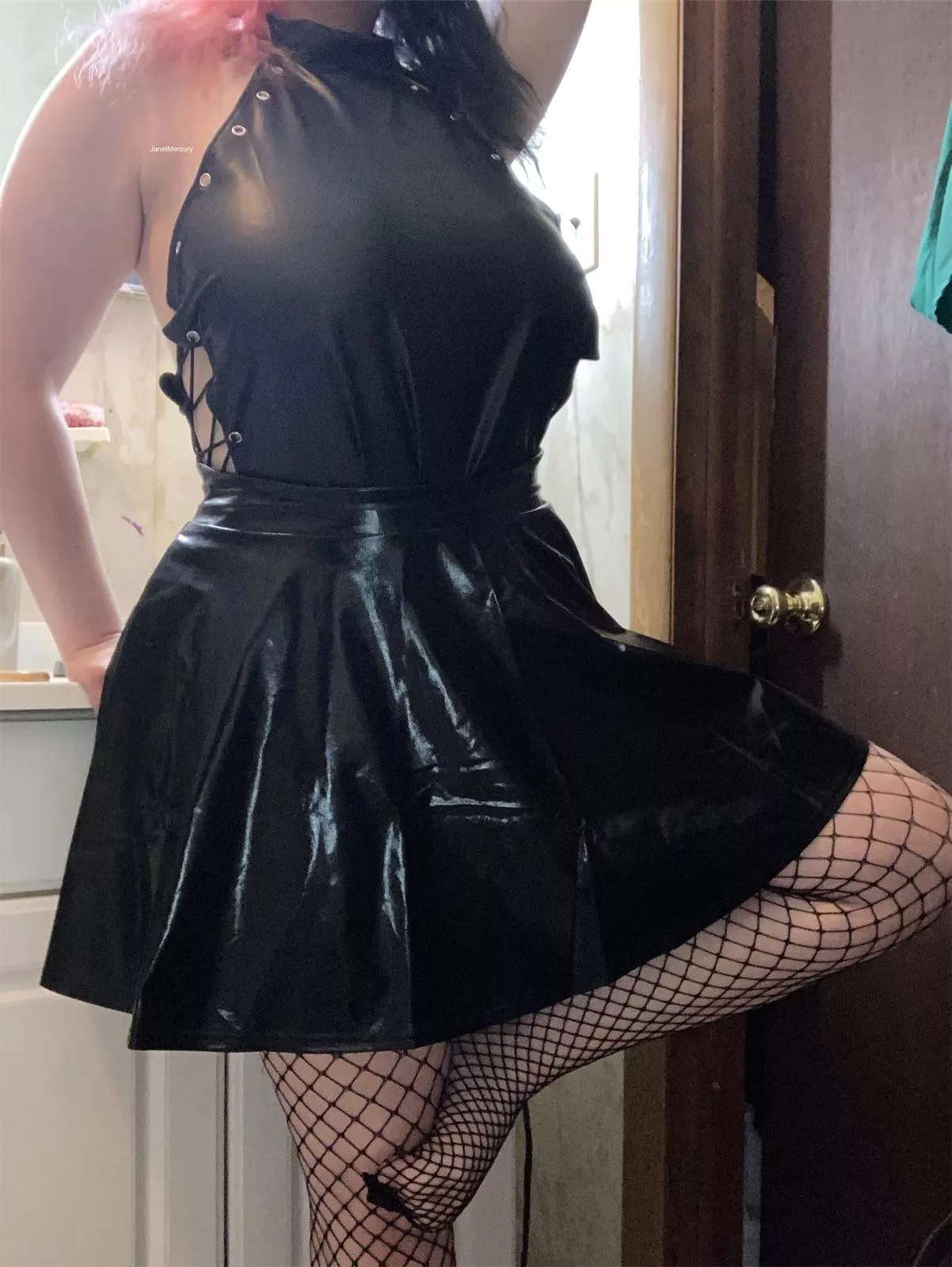 More of my shiny outfit, because you all seemed to like it. 🥰