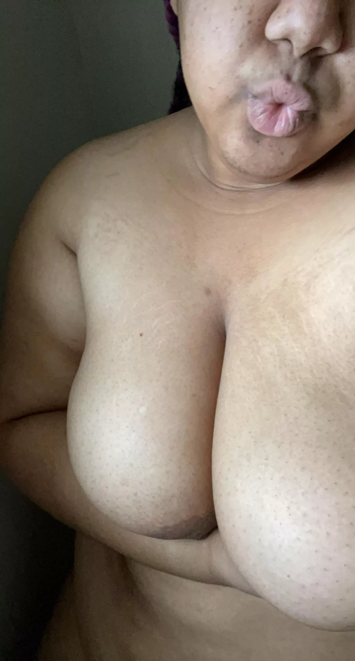 Morningg, my titties need some love🥺