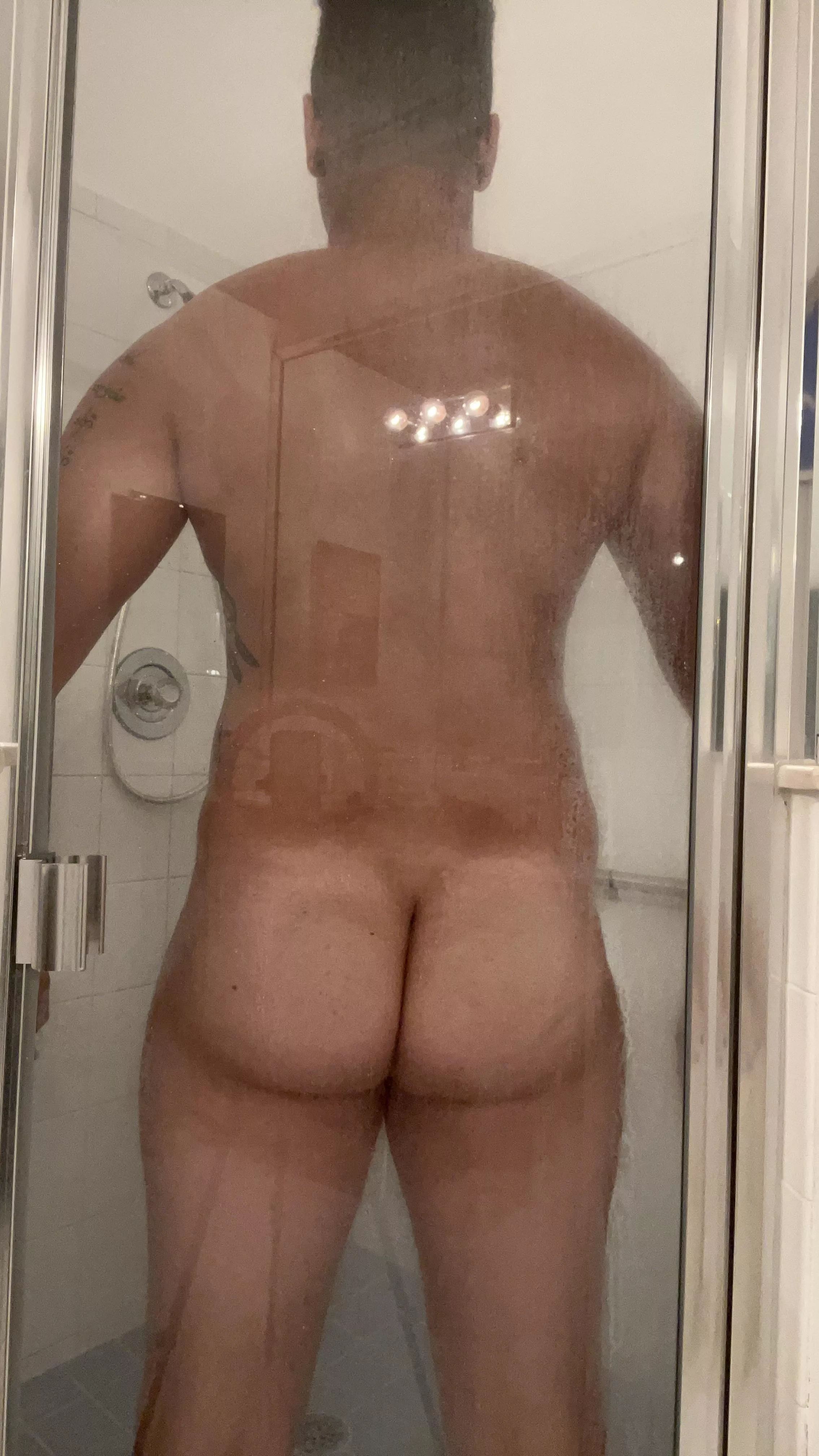 Moved into my new house do you like the glass shower 😈