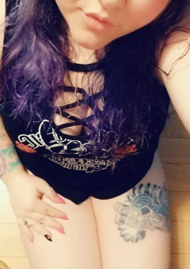 My 26 year old cheating slut gf... anyone wanna fuck her? Or have you already?