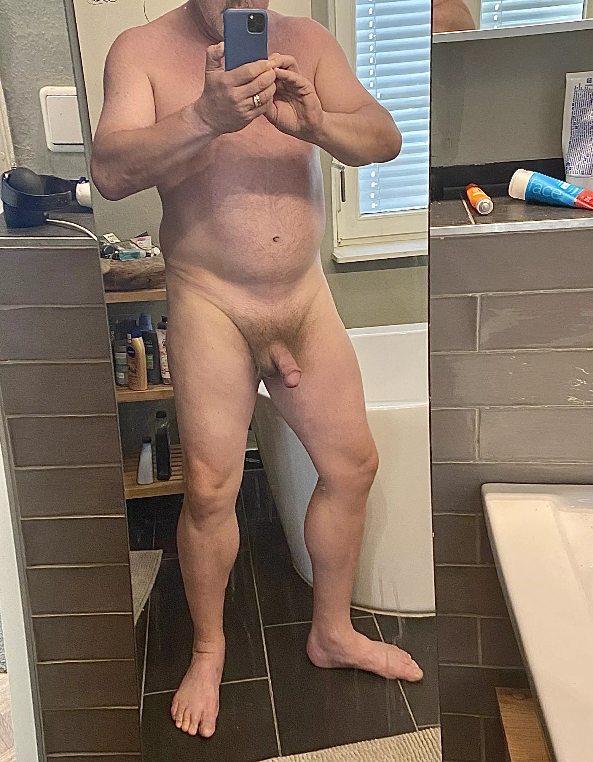 My admitted dadbod (61)