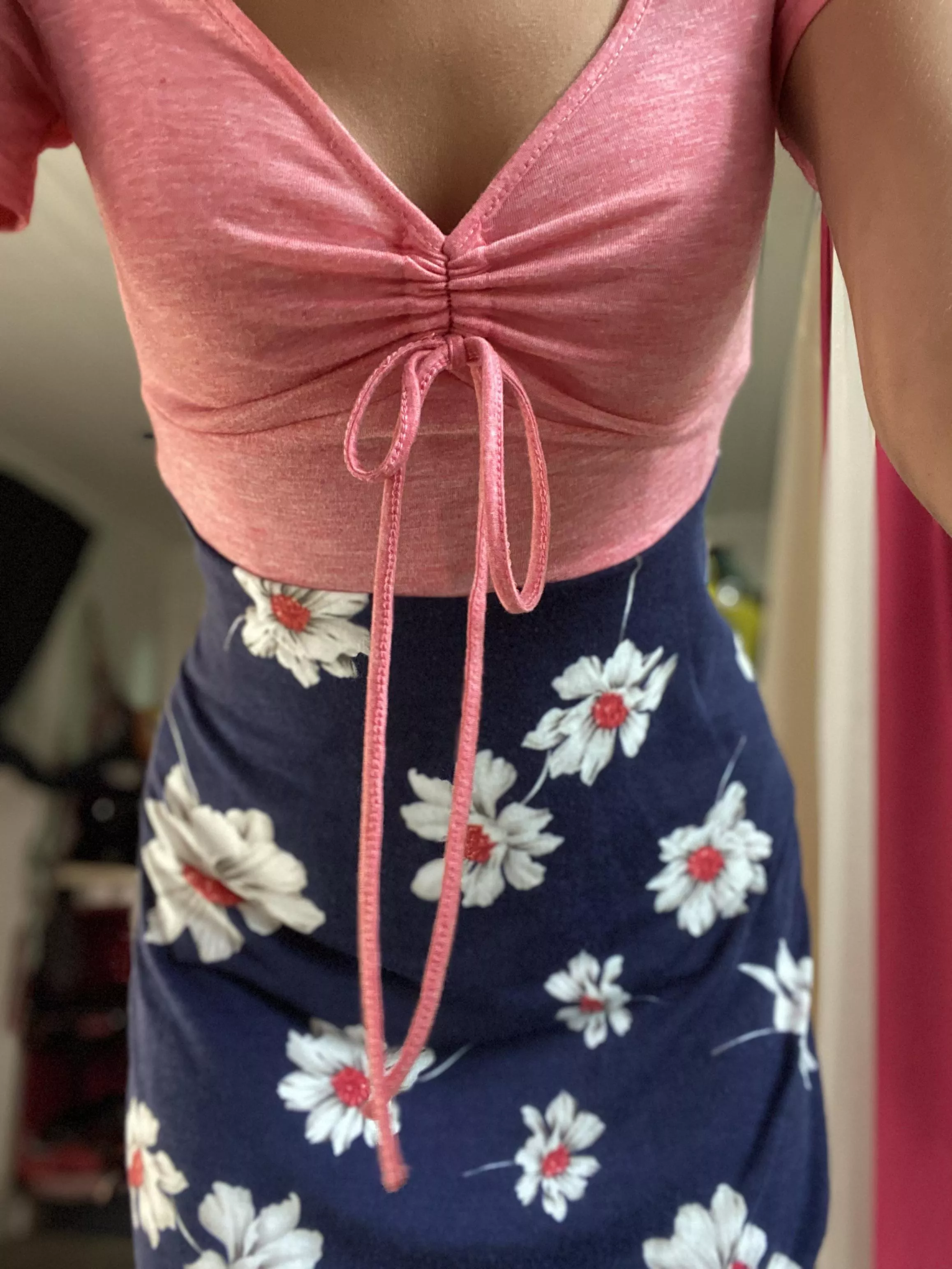 My body is showing my hips! 🤤 I’m wearing a cincher but I can see that with it I have the curves I only ever seen on other girls and dreamed of having on myself. 😊