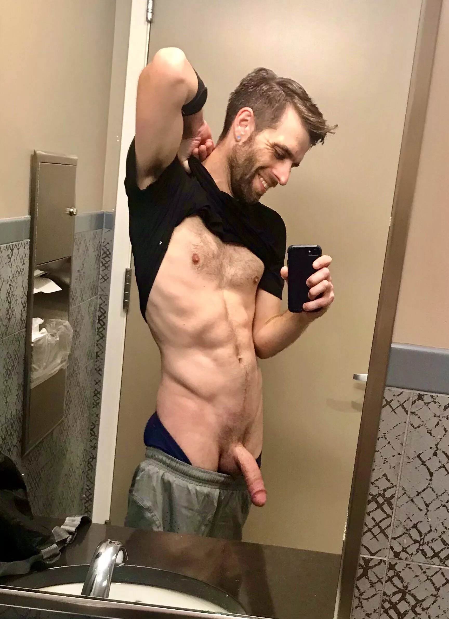 My building’s gym is finally open again, which means workouts for me and post-workout pics for you