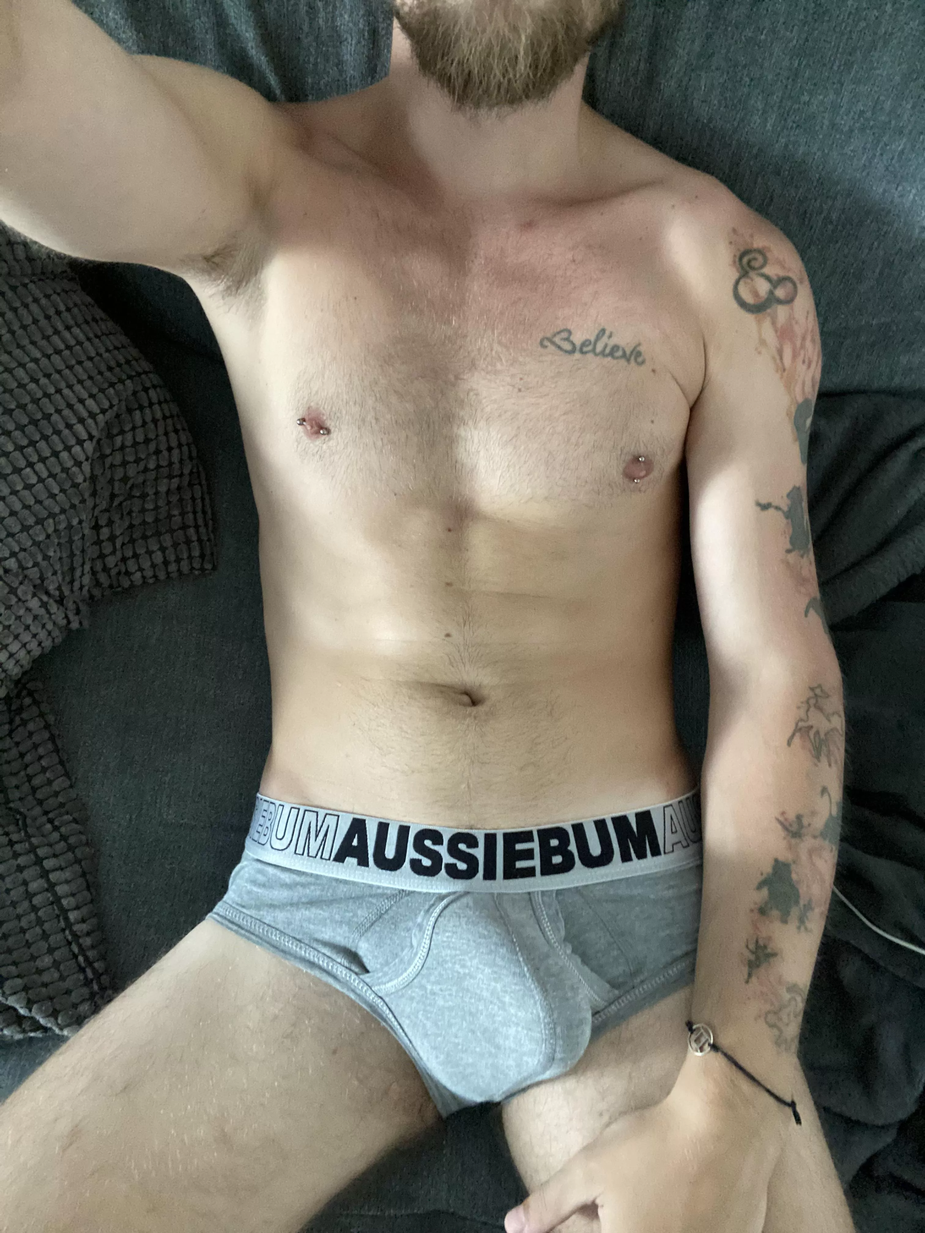 my bulge needs some punishing. let me know what you would do to me😝