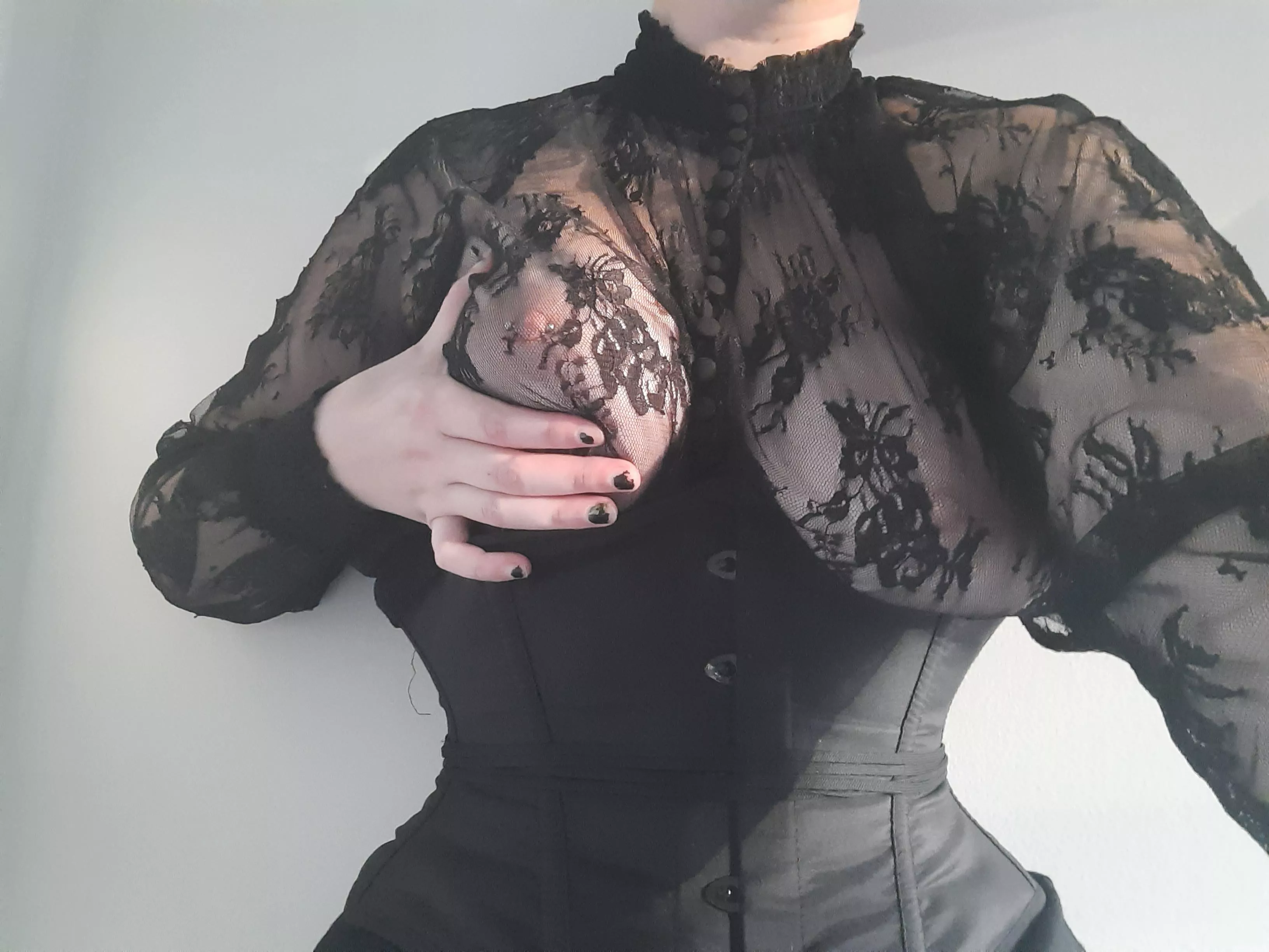 My corset came in today ðŸ¥°ðŸ¥°