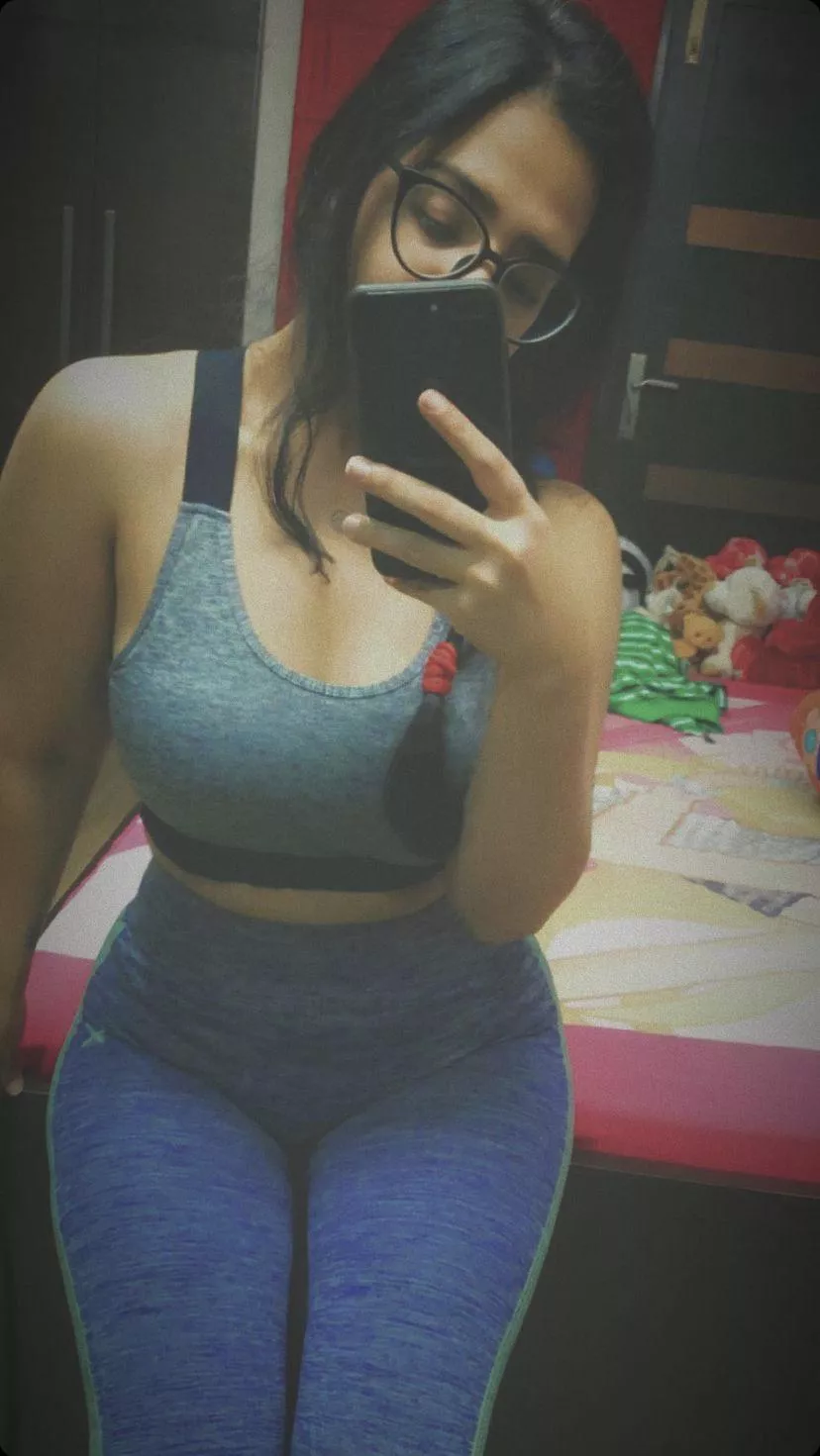 My cousin sends me her gym pictures every morning and makes me rock hard for herðŸ¤¤ She knows i wanna fuck her desperately and does this on purpose to entice meðŸ¤·ðŸ»â€â™‚ï¸ Wanna hold her ponytail and fuck her like my personal slut ! What would you