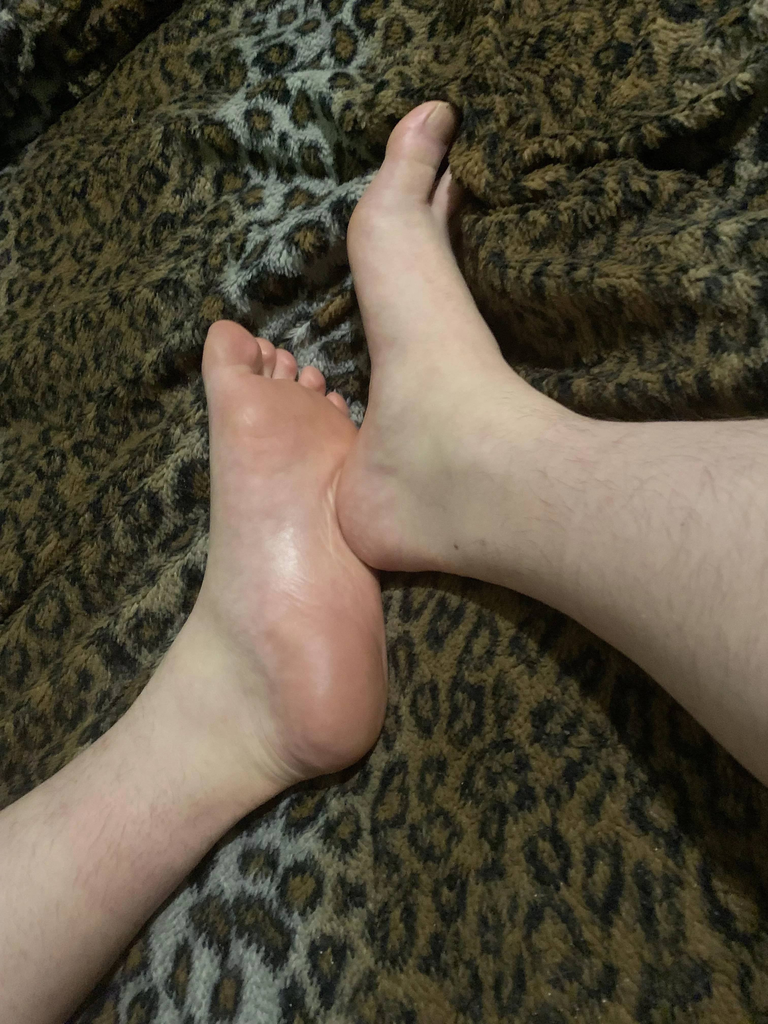 My cute bare feet ;3