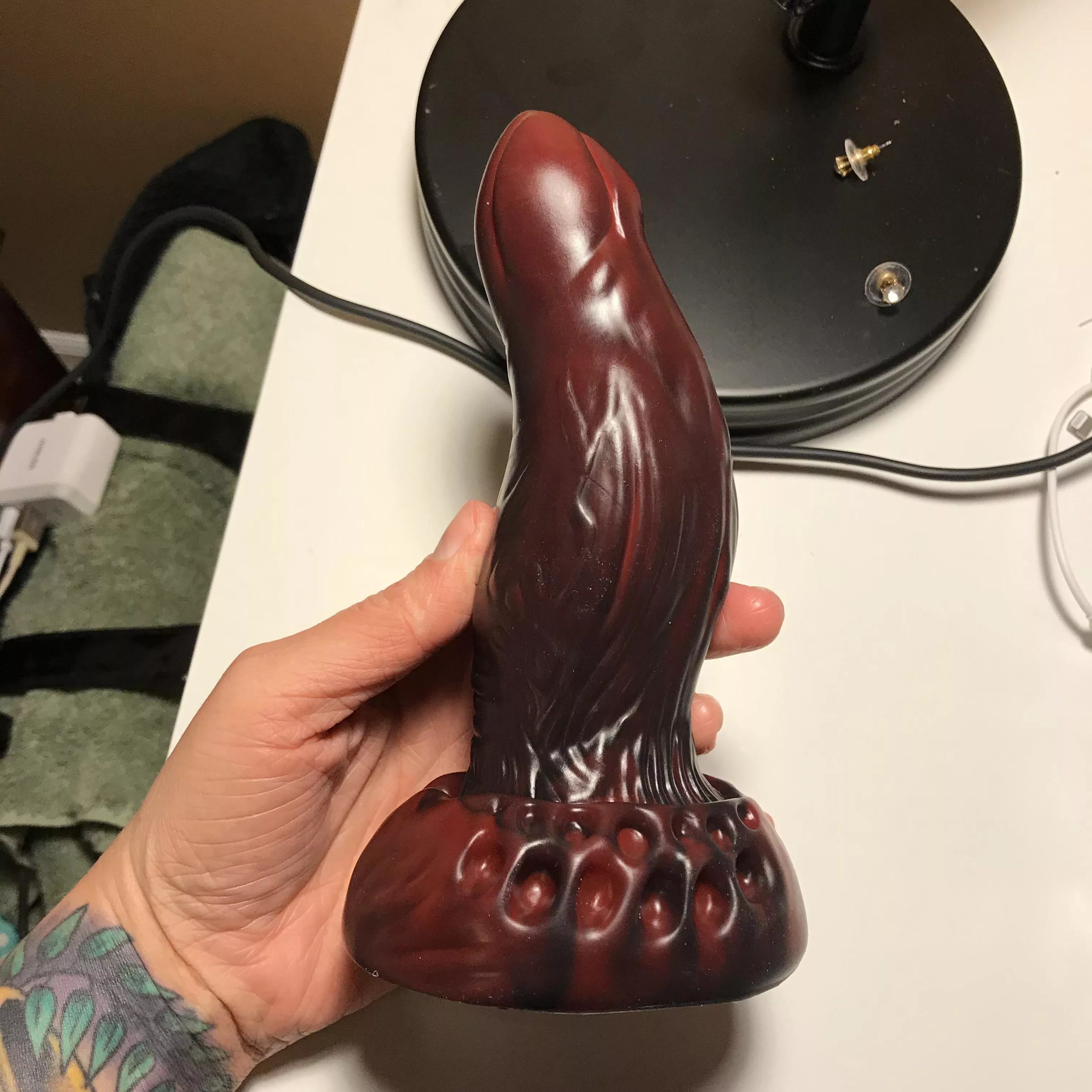 My fans are the best!! Thank you u/drumcloud for my amazing new Demogorgon! (My first ever Bad Dragon dildo!)