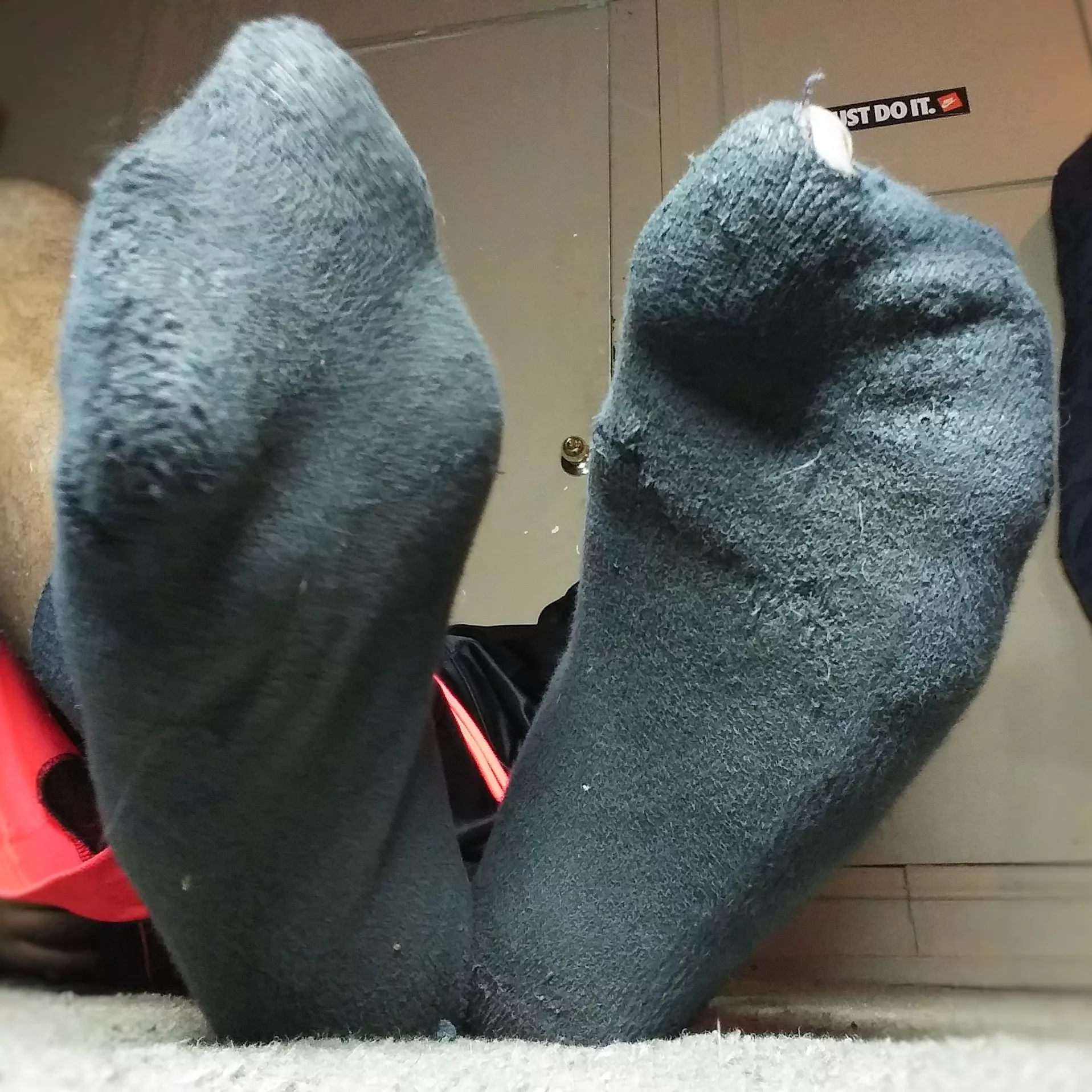 My feet is bigger than you.