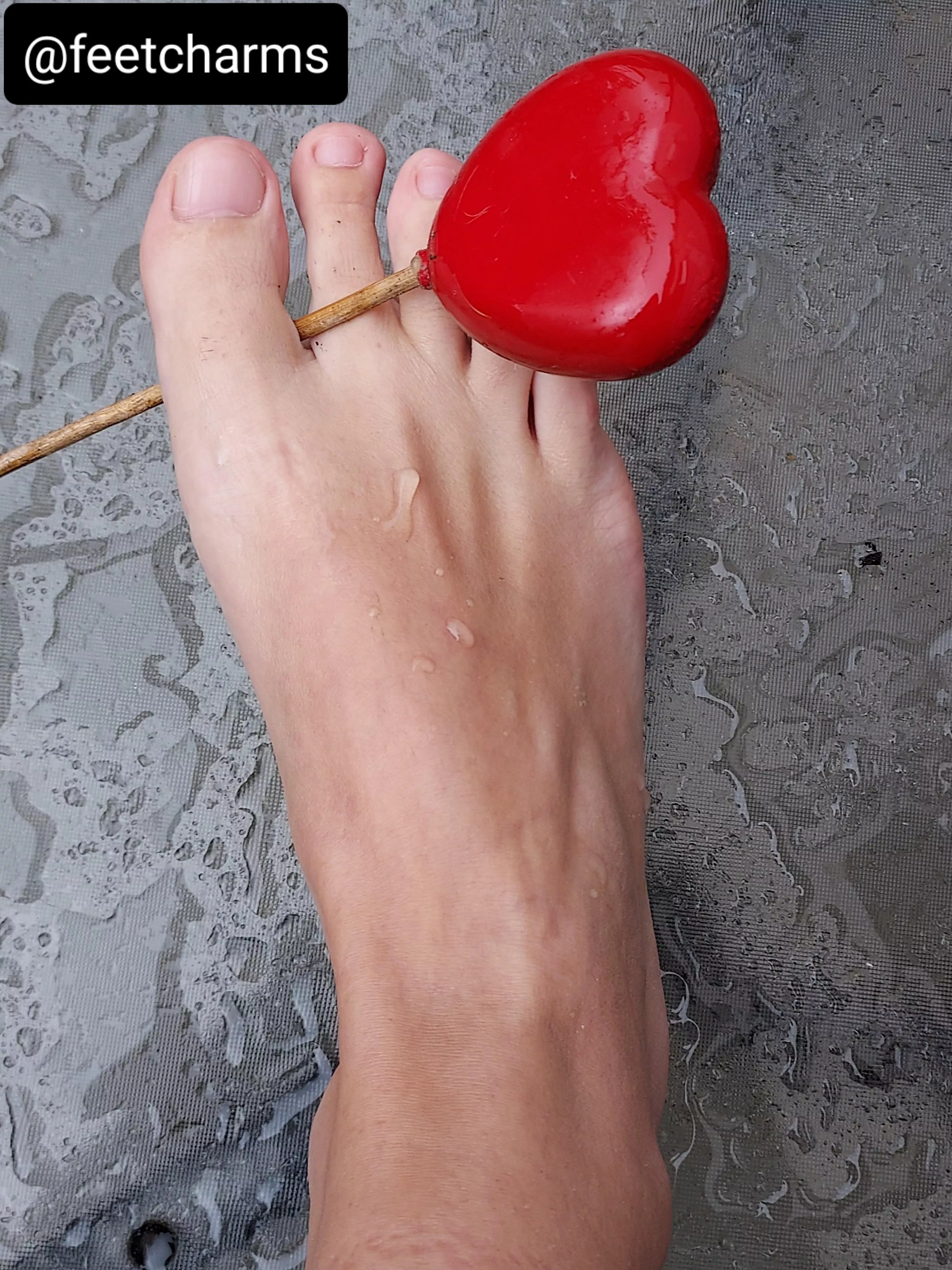 My feet need some love❤ in this rainny day🌧. Can you spoil them? Follow me on instagram for more pics📍