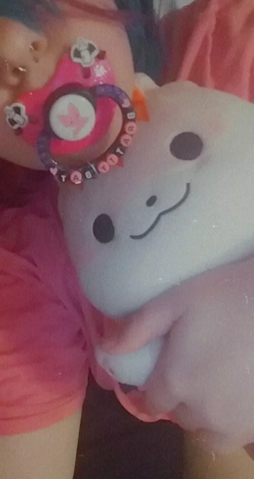 My first paci!! It makes me really happy and it's easier to go into Little Space with it. Also first time posting hiiii!!!! ^^