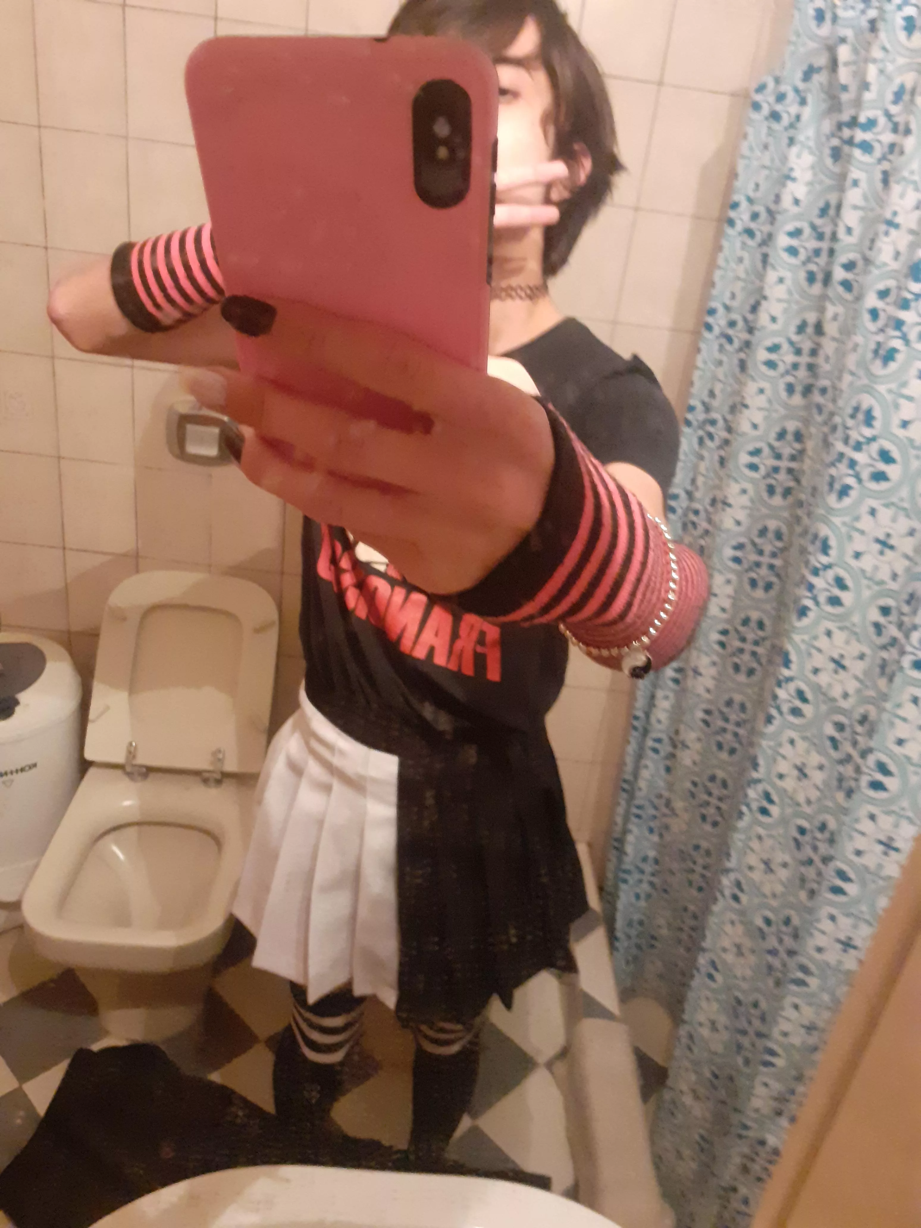 My first pic trying out femboy aesthetic. Looks wholesome ngl, what do you think? (Ignore the toilet)