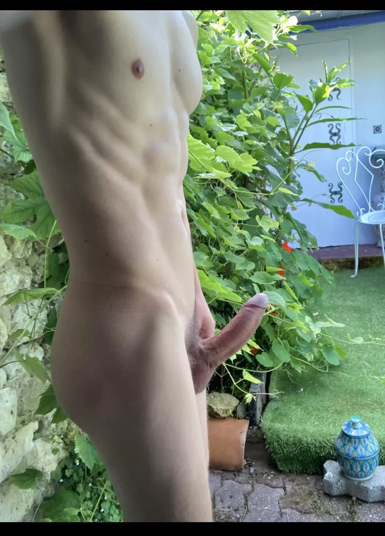 My gay neighbor (also a nudist ) will come over now to help me planting seeds in the garden 🪴… Problem: he is so hot and I am always hard 🥵…🥰