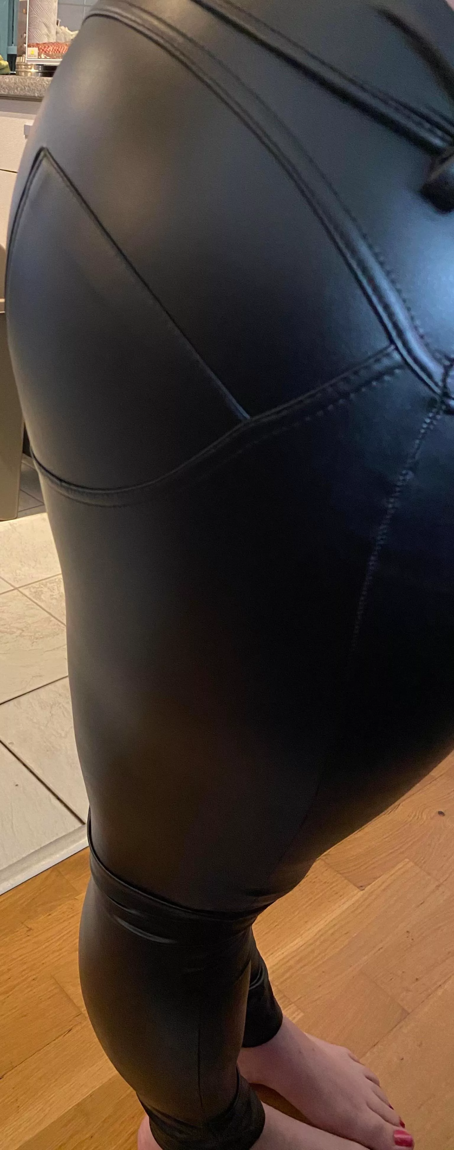 My girlfriend loves wearing leather, click on the pic as it’s hard to see otherwise