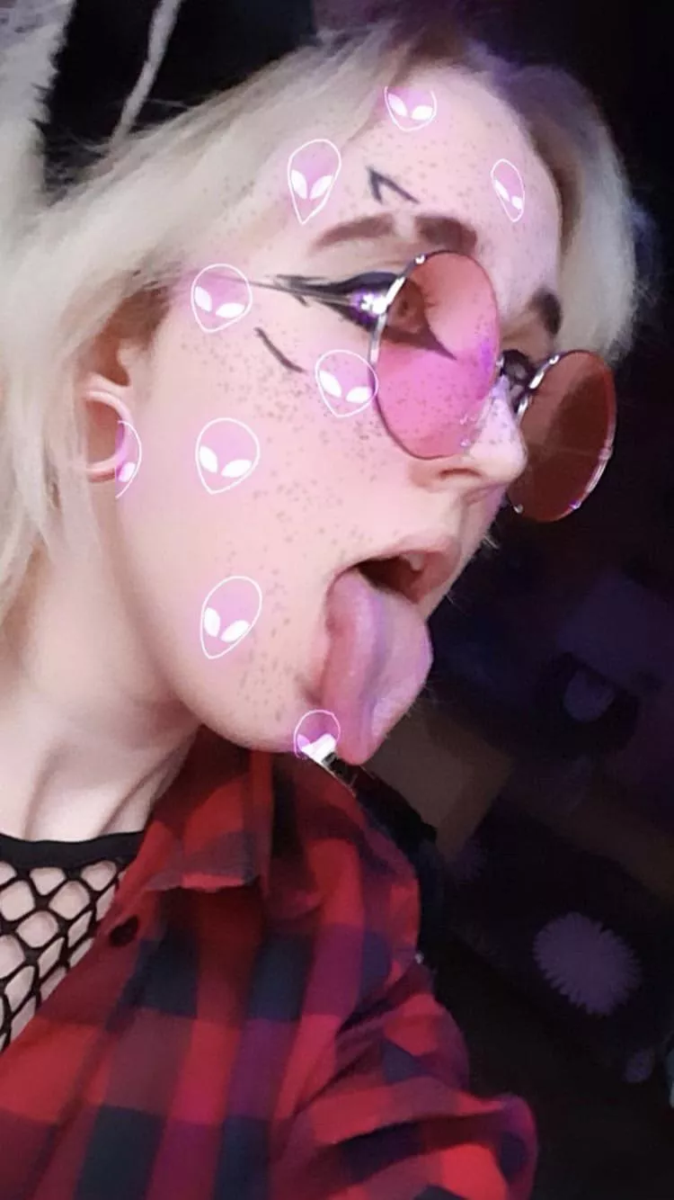 My mouth is waiting for your big cock… 💦❤️💦💛💦💚💦💙💦💜💦 😈🦊