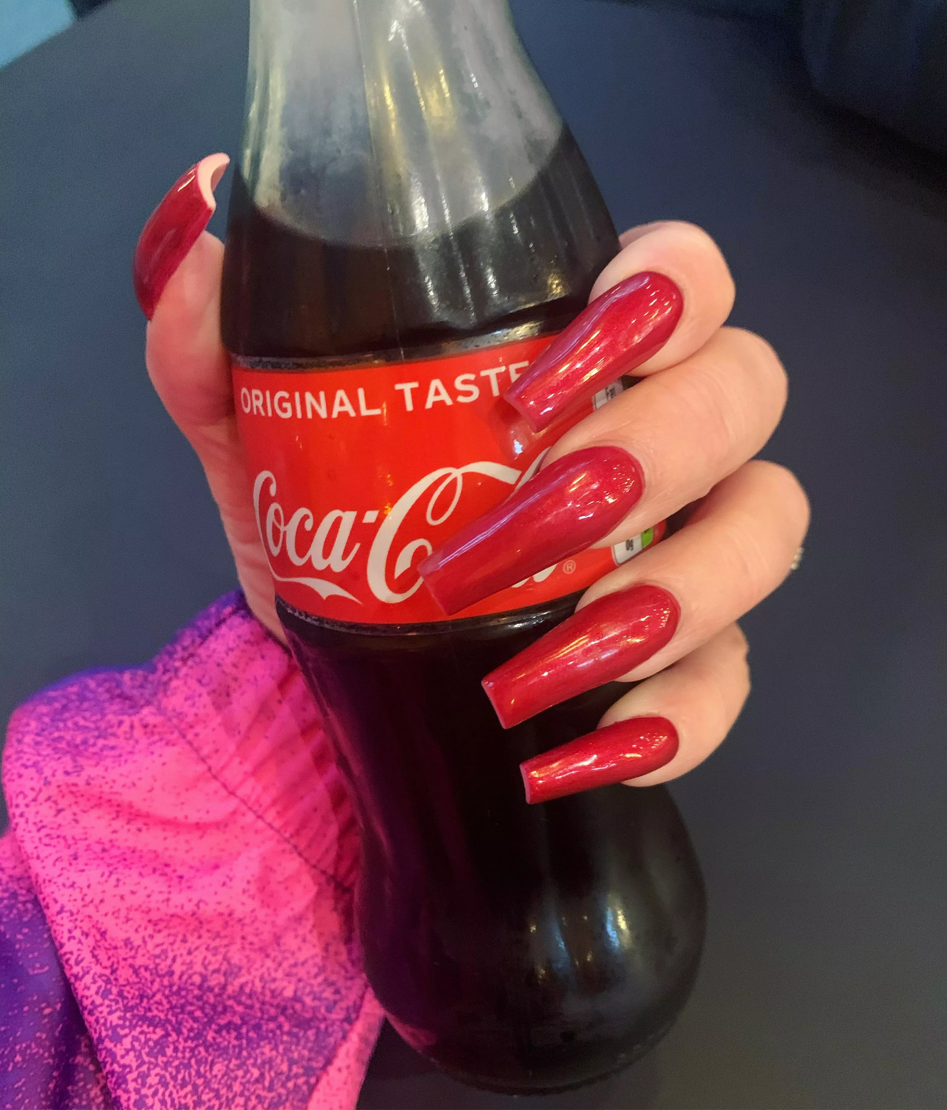 My nails look so hot holding most things… What else should I grip? 😉♥️