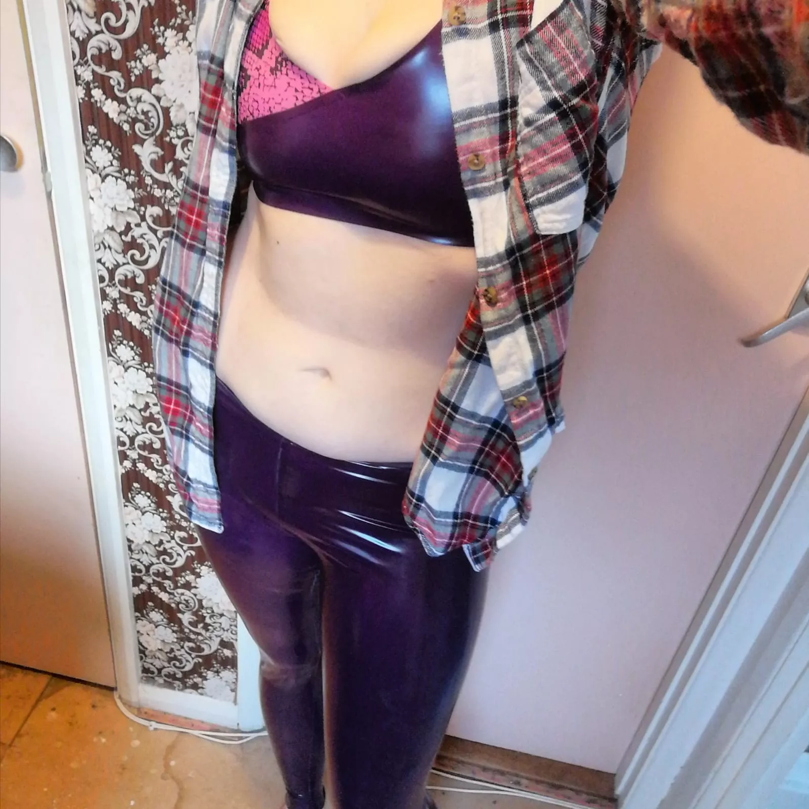 My new Latex Couture crop top with my leggings 🥰💜