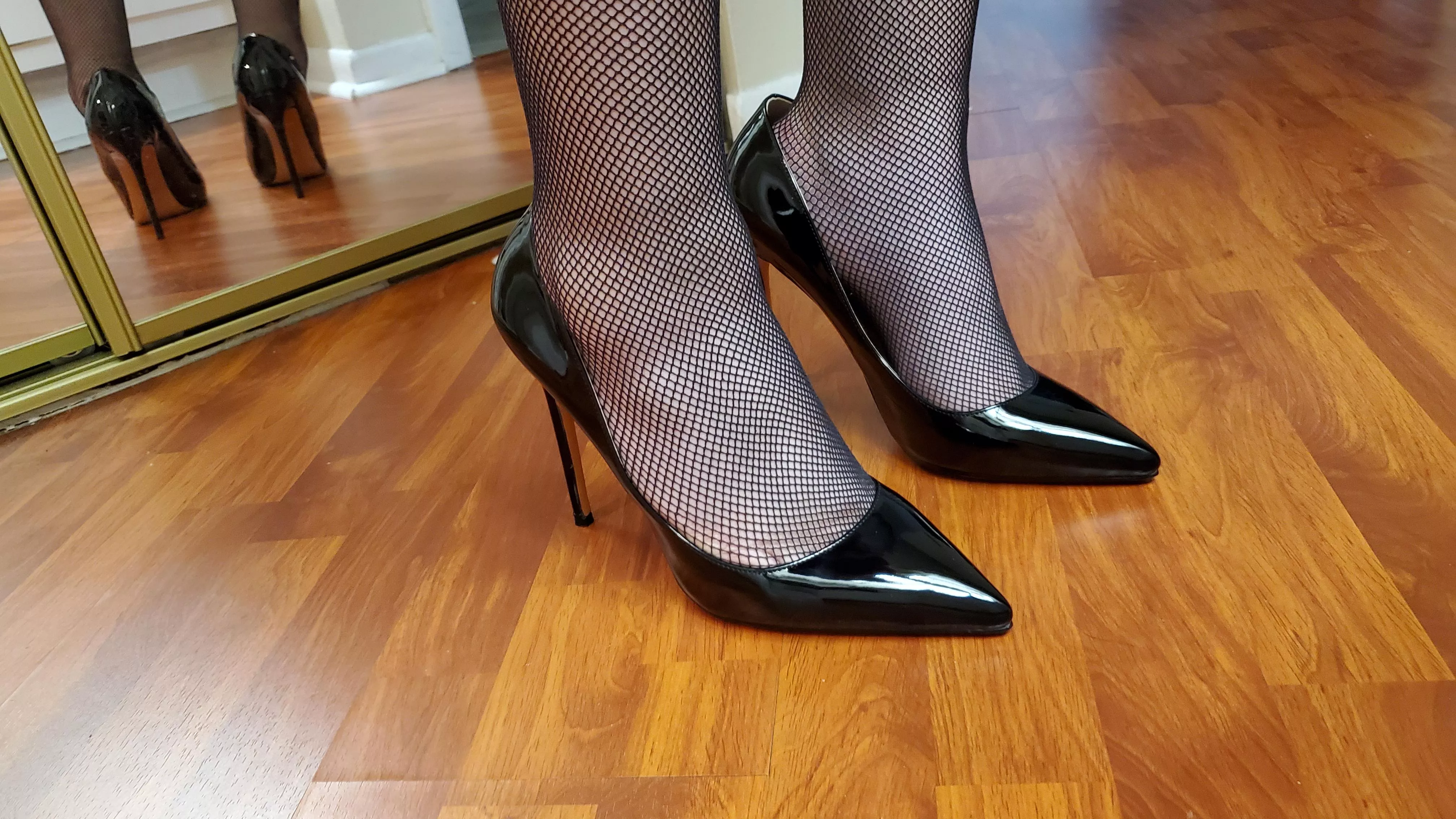 My new Onlymaker stiletto pumps. I love the classic look!