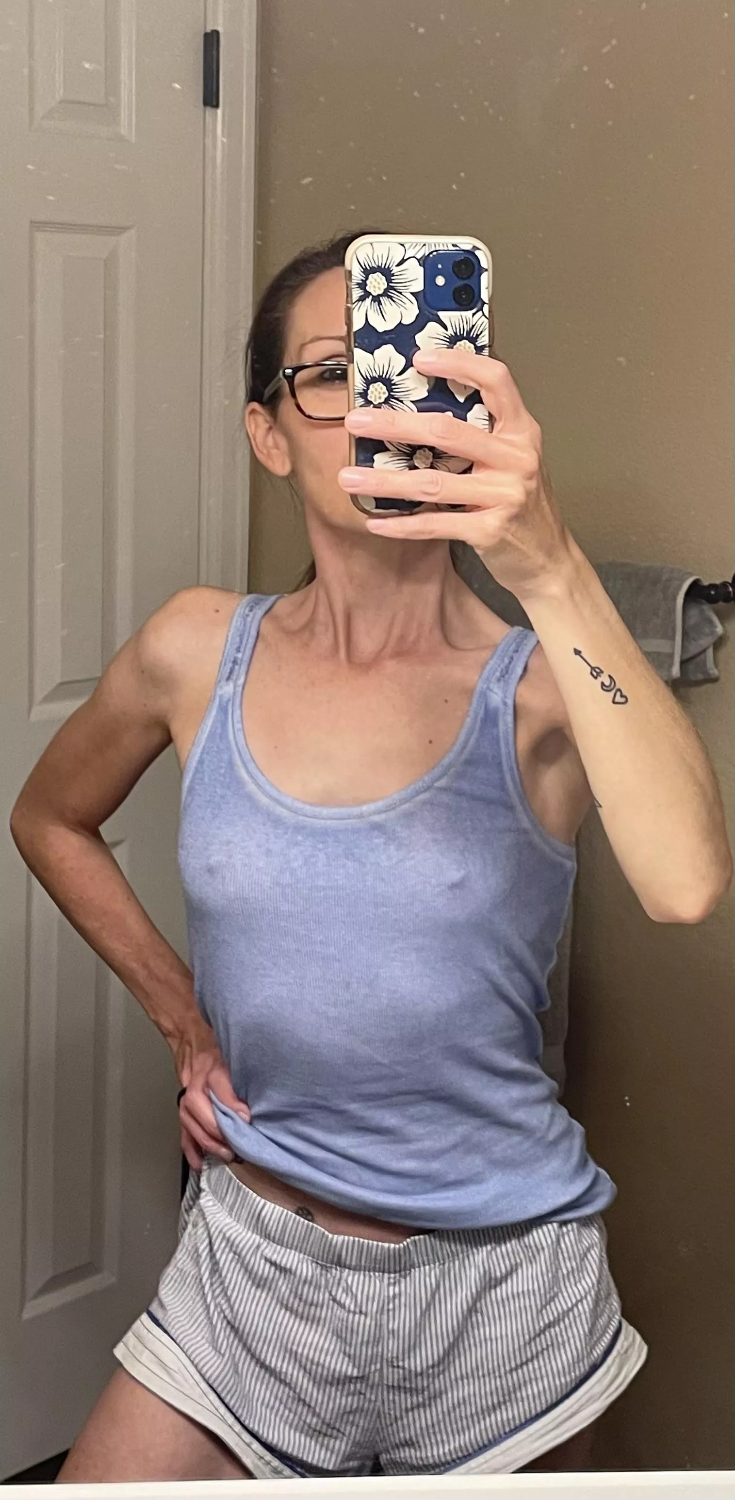 My perky MILF tits are always aroused💦…43