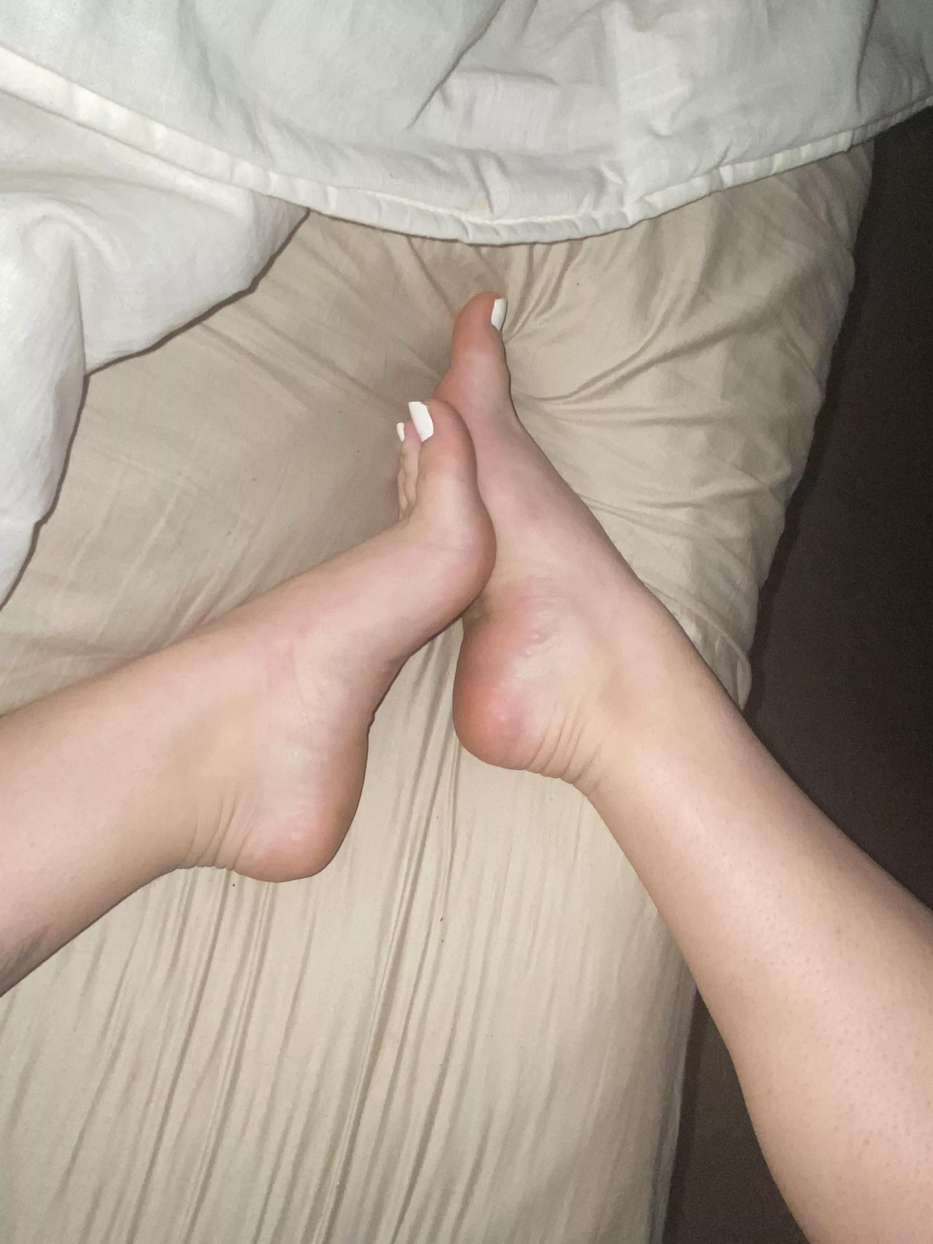 My poor feetsies need a pedicure, help me I help you PM me