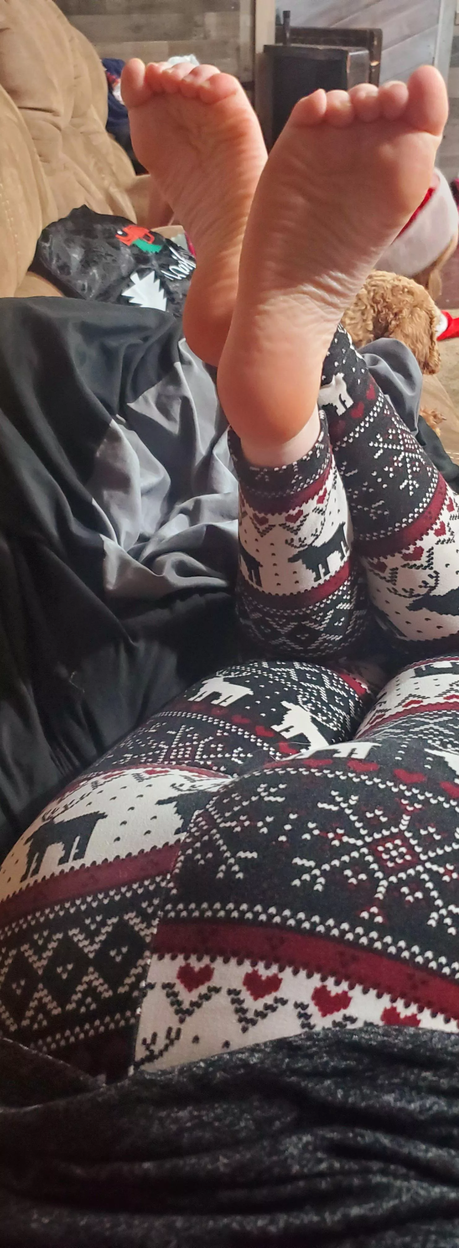 My sister SweetSoles96 decided to post a picture of her soles let show her just how mouth watering and delicious her feet are 😈👄👅👅❤