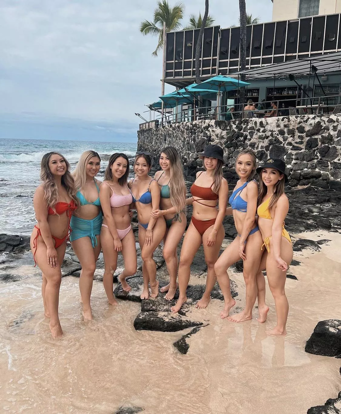 My sisterâ€™s sorority hitting up the beach!