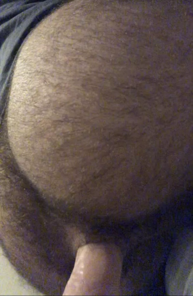 My tight hairy hole gripping my new fuck machine 🤤