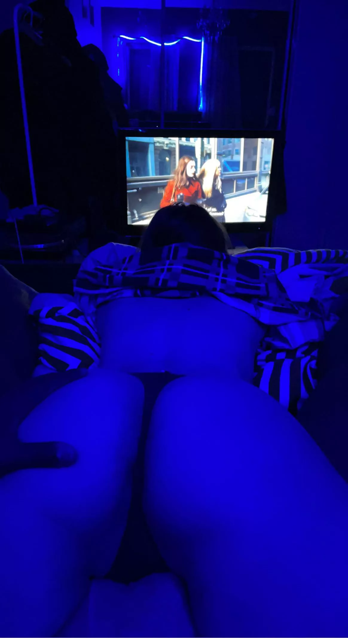 My view for tonight🤤 Who wants the other end? 😈