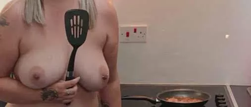 Naked cooking is (f)un 🍳