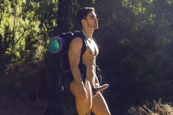 â€œNaked hikingâ€ â€¦