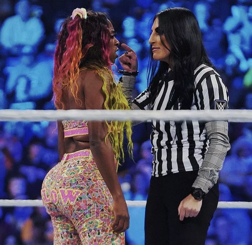 Naomi 🍑