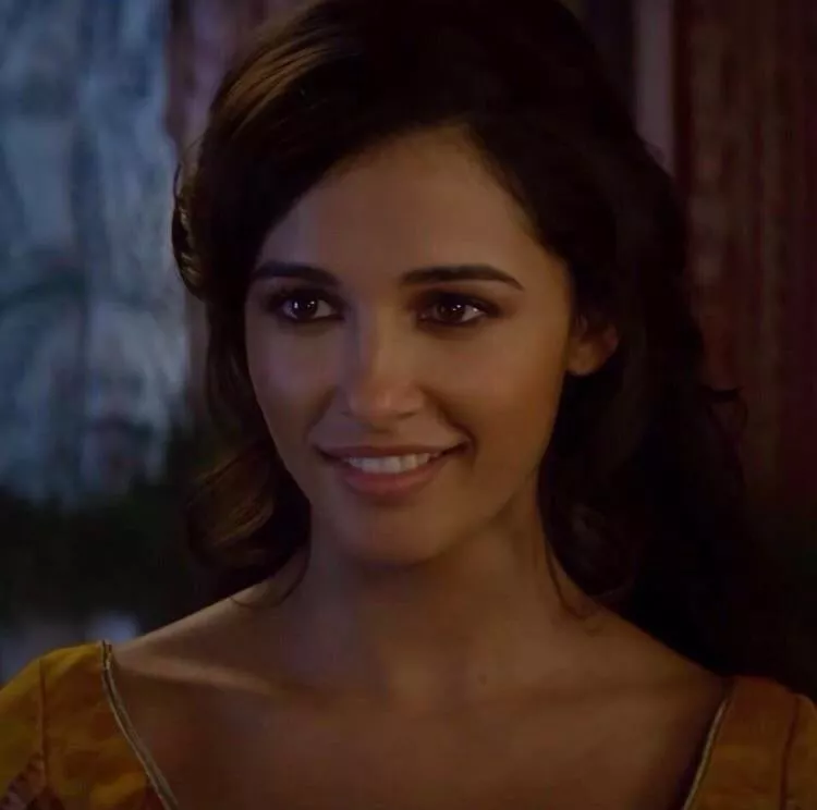 Naomi Scott's got such a pretty cum target face. Wanna blast the hell out of it until she's covered.