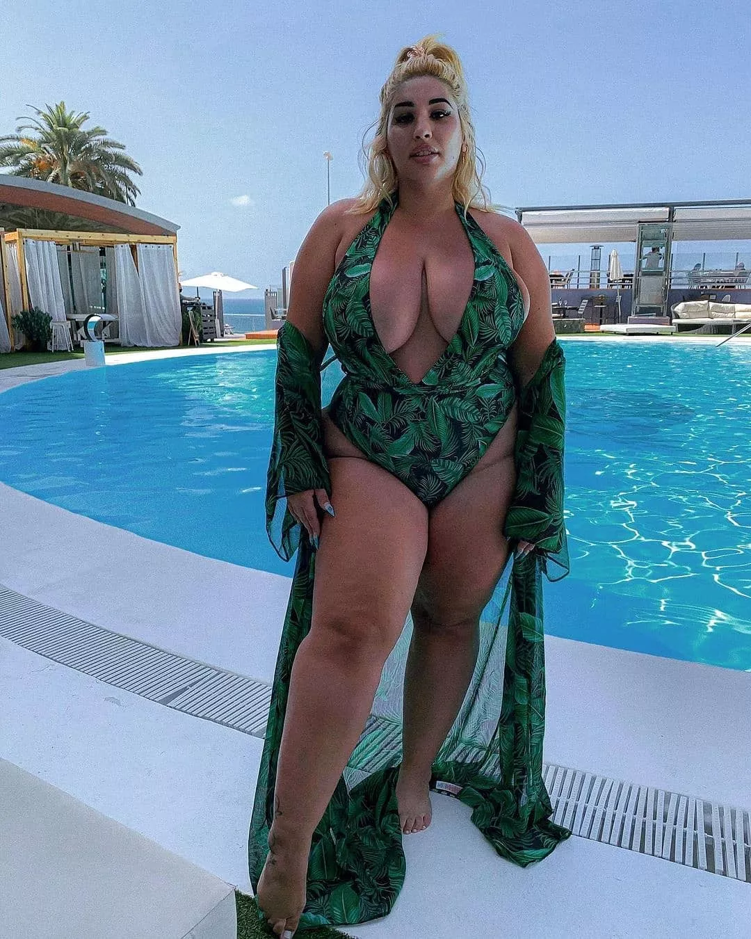 Natalia Lozano looking plump and perfect in green