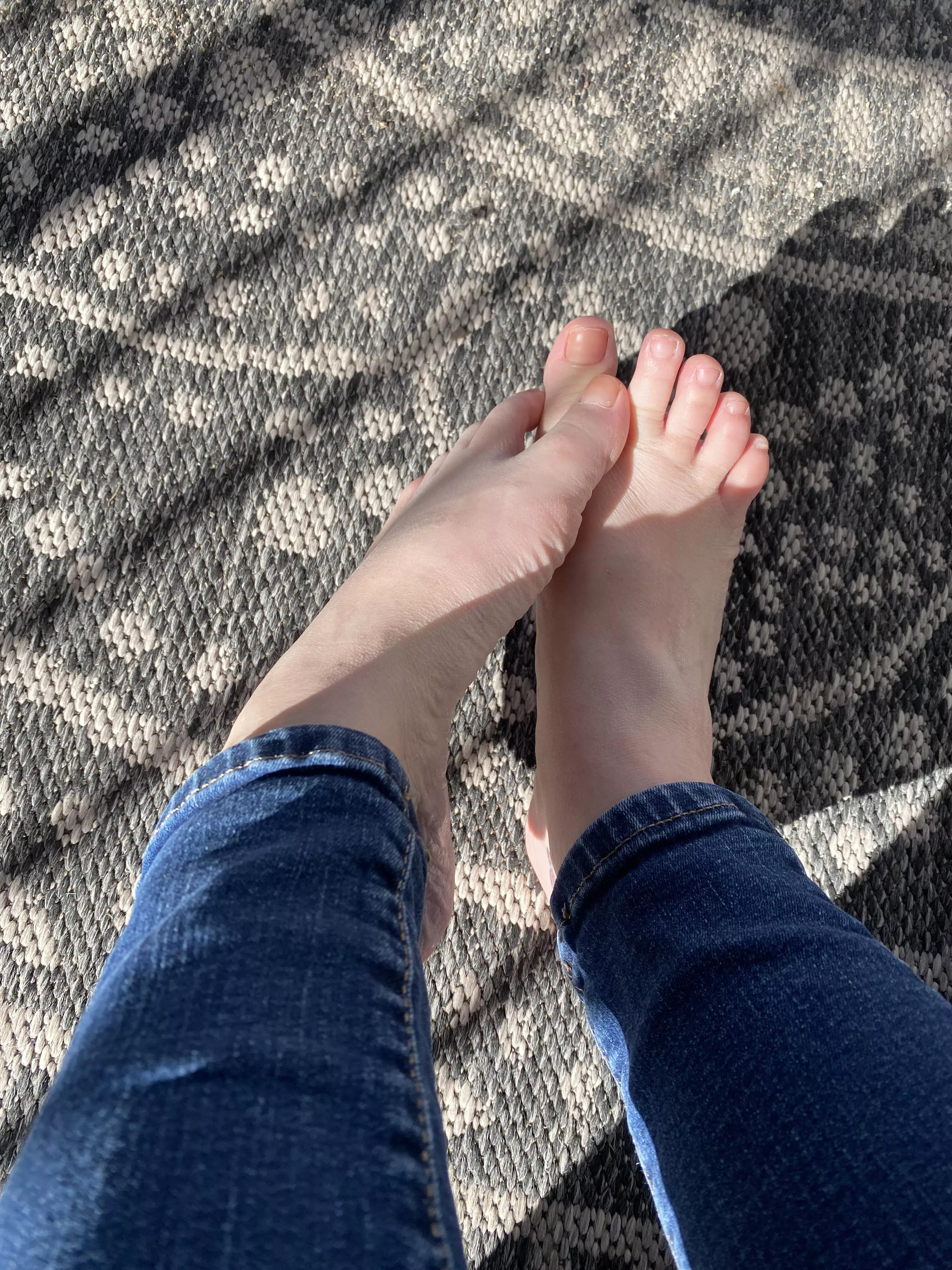 Natural toes on a beautiful day