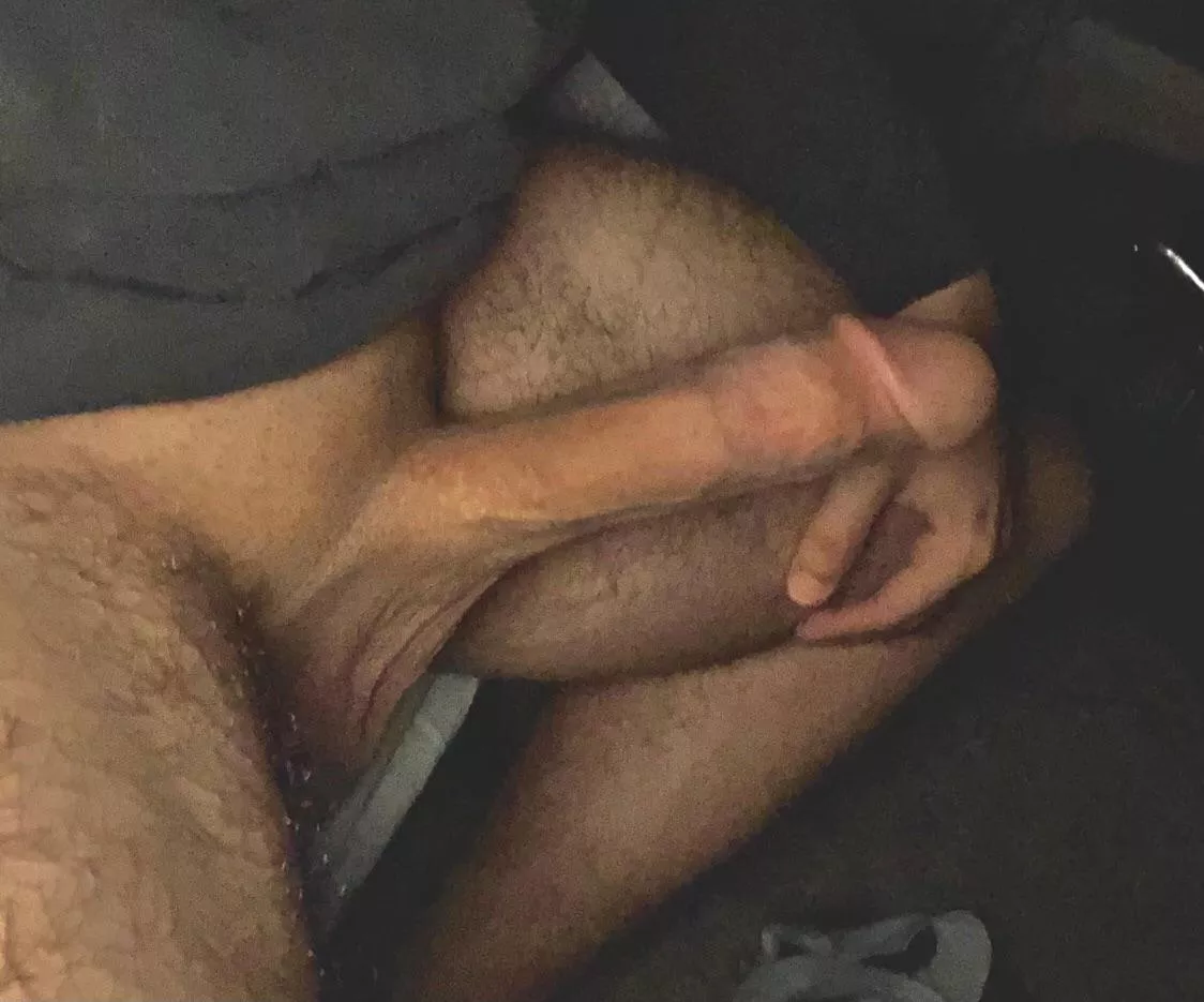 Need a tight hole to fuckðŸ˜©