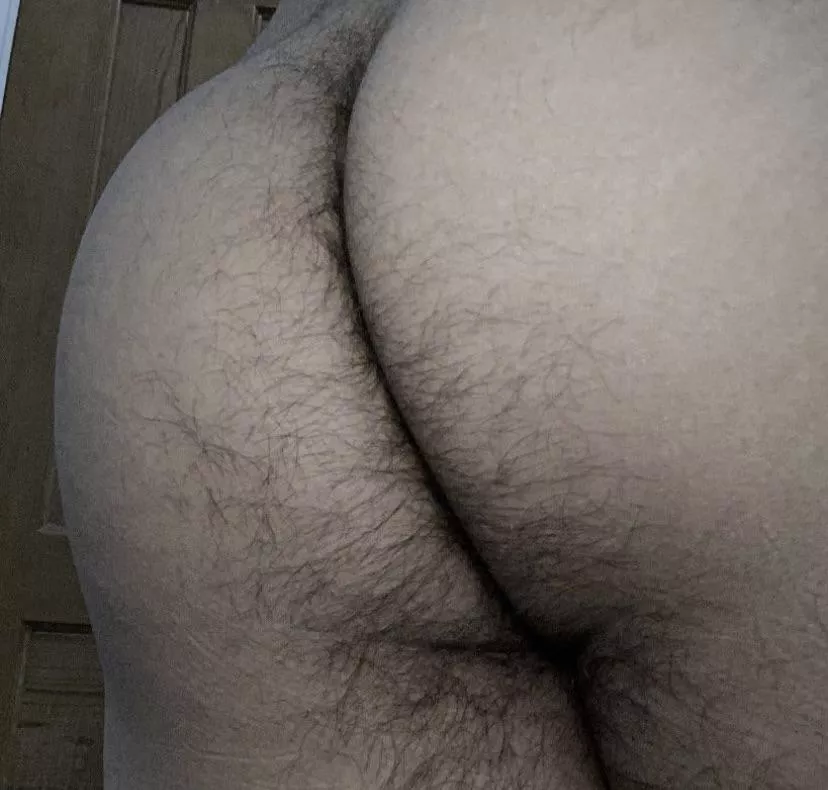 Need my cheeks spread. DMs open.