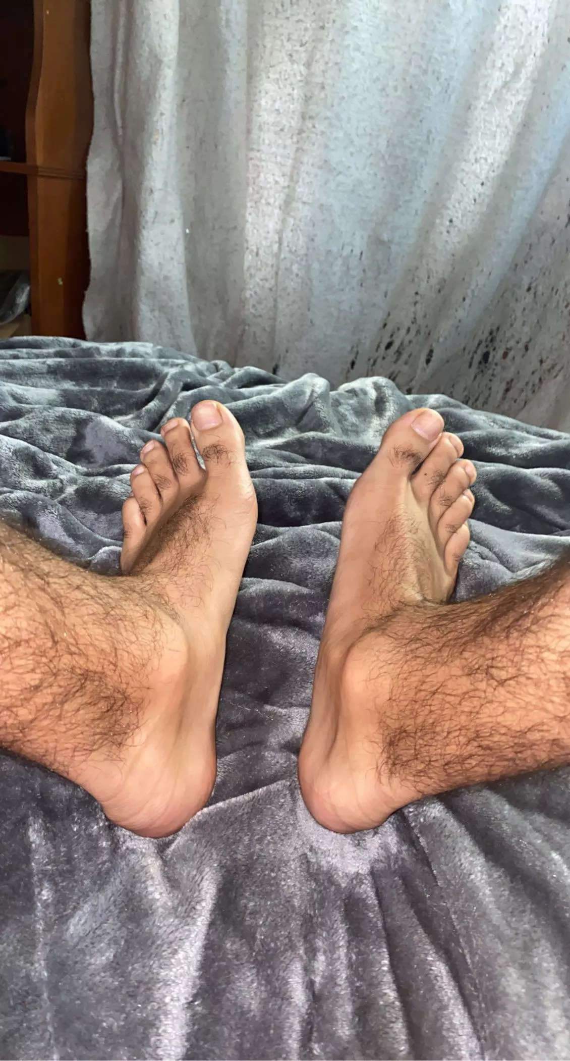 Need my hairy feet licked;)